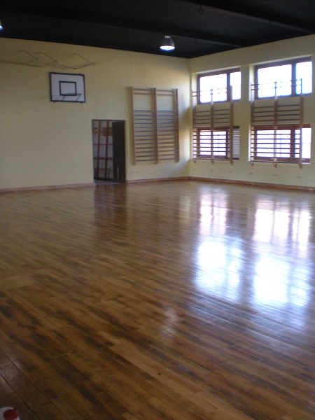 Interior del Gimnasio del CP Jos Ramn Villa - As esta quedando una vez barnizado.